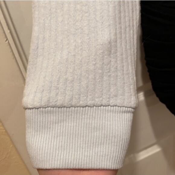 Wildfox Tilda Oversized Light Blue Sweater NWOT - Picture 6 of 11